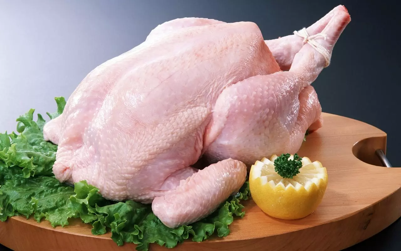 Thịt gà, vịt... chứa 1,3mg sắt trên 100g thịt