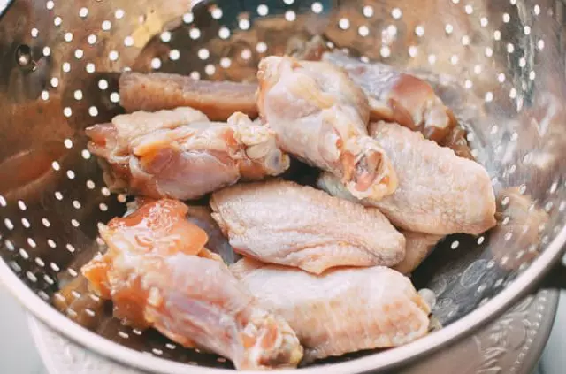 Cách lựa gà để làm gà rim mắm