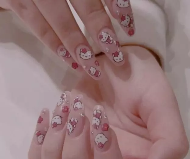 Một mẫu nail Hello Kitty cực xinh cho nàng tham khảo