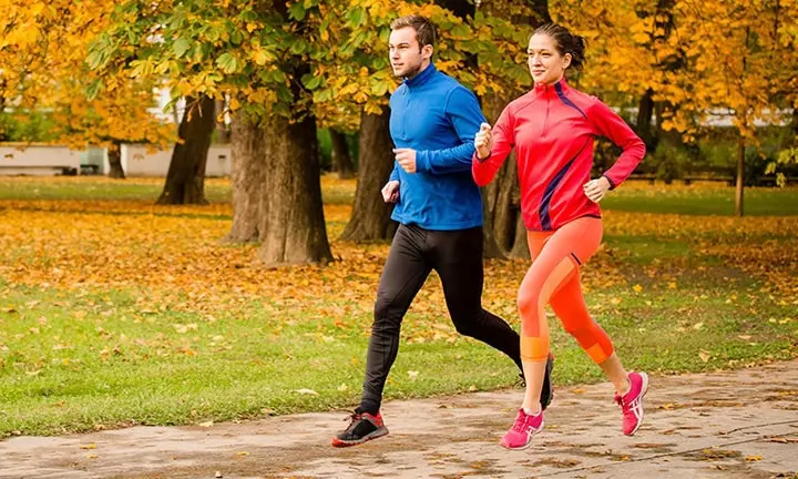 Lựa chọn trang phục thoải mái khi chạy bộ giúp nâng cao hiệu quả tập luyện
