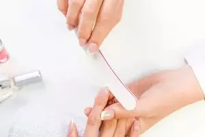 Kiểu móng tay nhọn được sơn gel khá phổ biến hiện nay