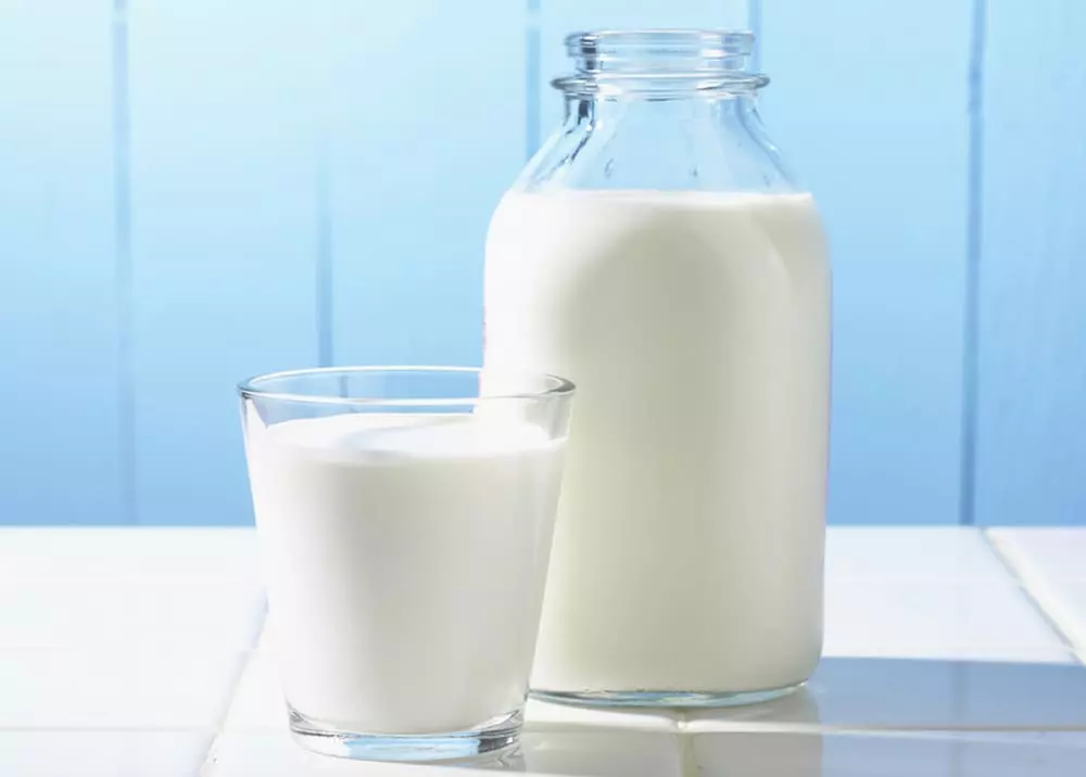 Sữa tươi nguyên kem là thức uống tăng cân cho người gầy