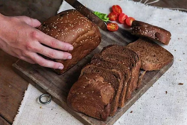 Bánh mì đen giúp bạn giảm cân