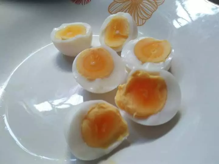 Trứng gà ác có tỷ lệ lòng đỏ - lòng trắng khoảng 60-40%