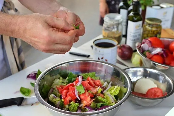 6 cách làm salad rau xà lách, cải bắp và rau củ ngon, giảm cân cực tốt