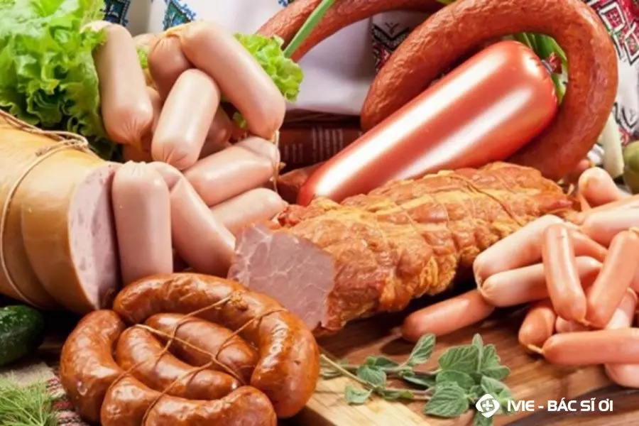 Các loại thịt chế biến sẵn, bệnh nhân bướu cổ cần hạn chế tối đa trong khẩu phần ăn