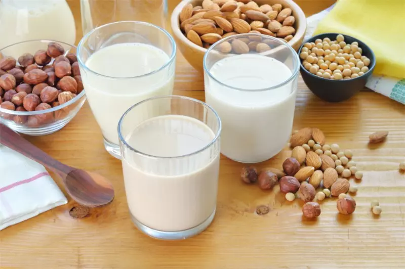 Bạn nên uống sữa hạt với liều lượng vừa đủ (200 - 250ml/lần, không quá 1L/ngày)