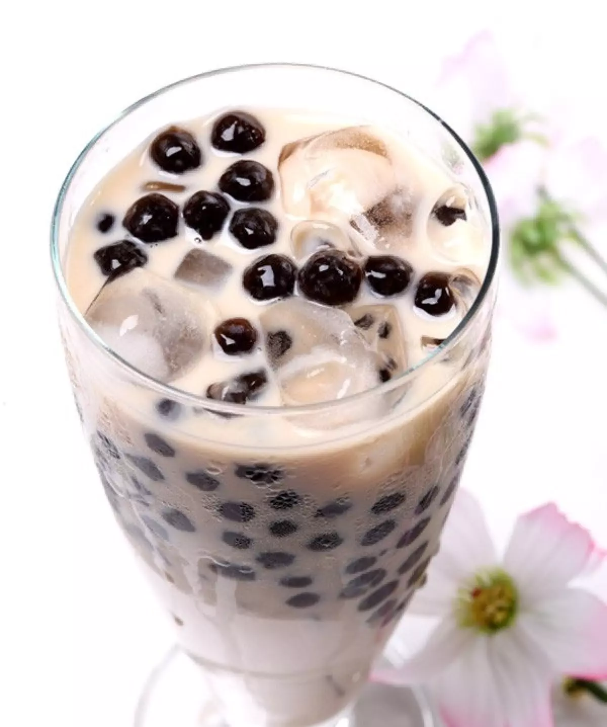 Các chuyên gia dinh dưỡng khuyến cáo: Trong trà sữa có chứa nhiều kem béo thực vật, một chất gây hại cho sự phát triển của trẻ. Ảnh minh họa