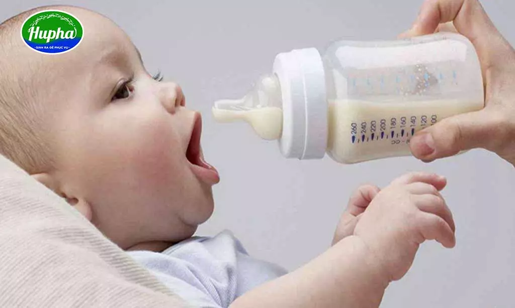 Lưu ý khi pha sữa cho bé bằng nước Aquafina