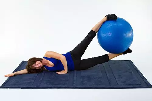 Bài tập Jump Squat tác động mạnh đến cơ đùi, loại bỏ lượng mỡ thừa giúp cơ đùi săn chắc.