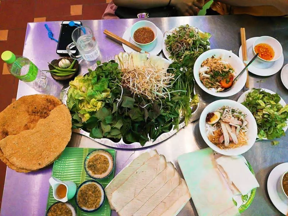 Quán bánh tráng thịt heo đông khách ở Đà Nẵng