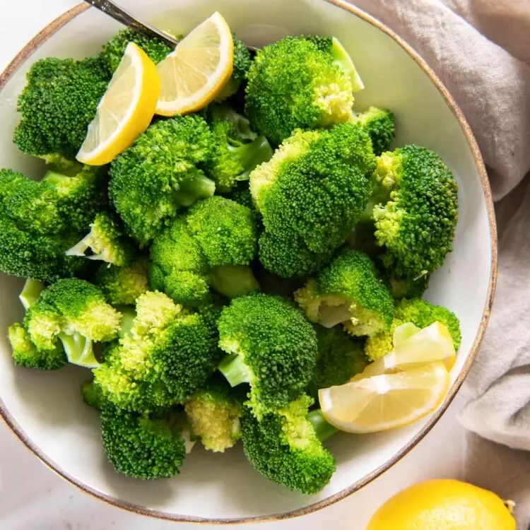 Những thực phẩm giảm cân ít calo: Bông cải xanh