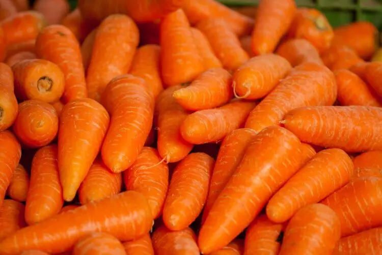 Những thực phẩm giảm cân ít calo: Cà rốt