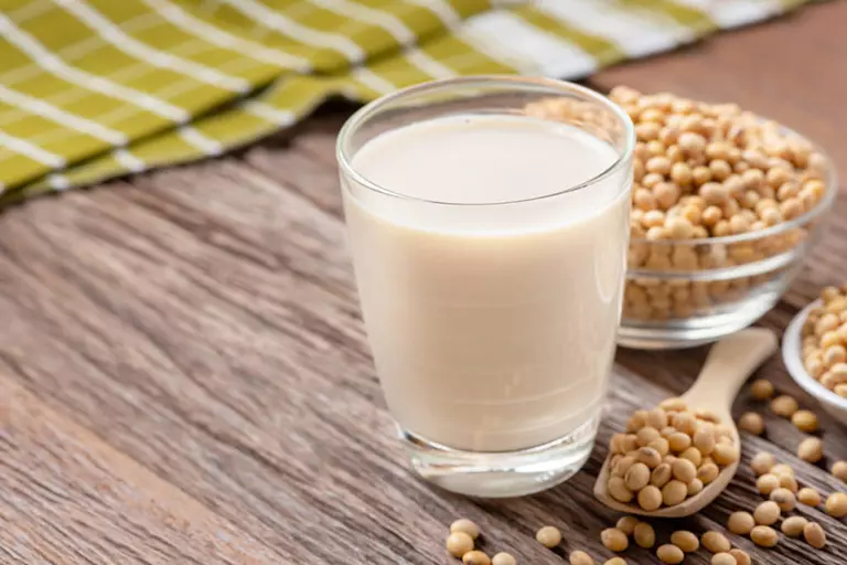 có nên uống sữa đậu nành khi bị đau dạ dày