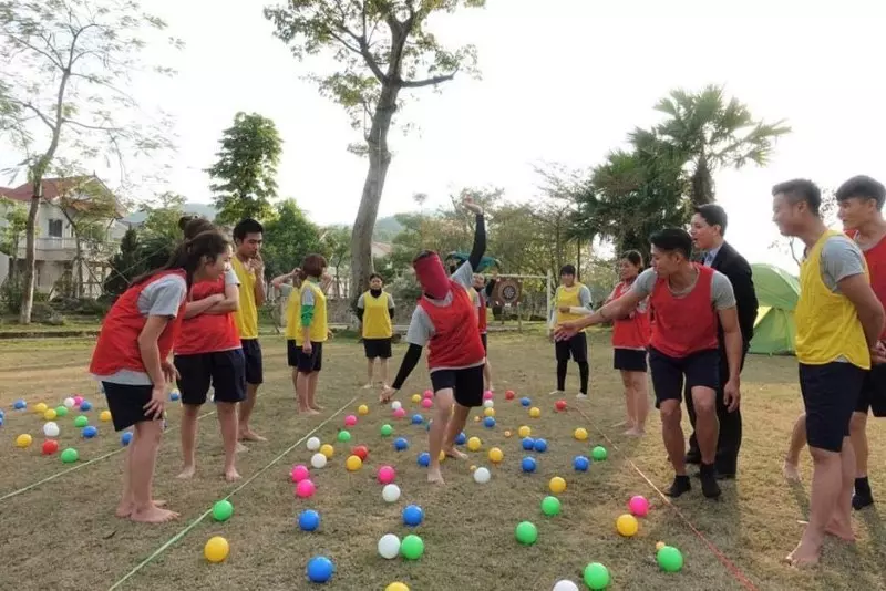 Trò chơi team building "Bãi mìn"