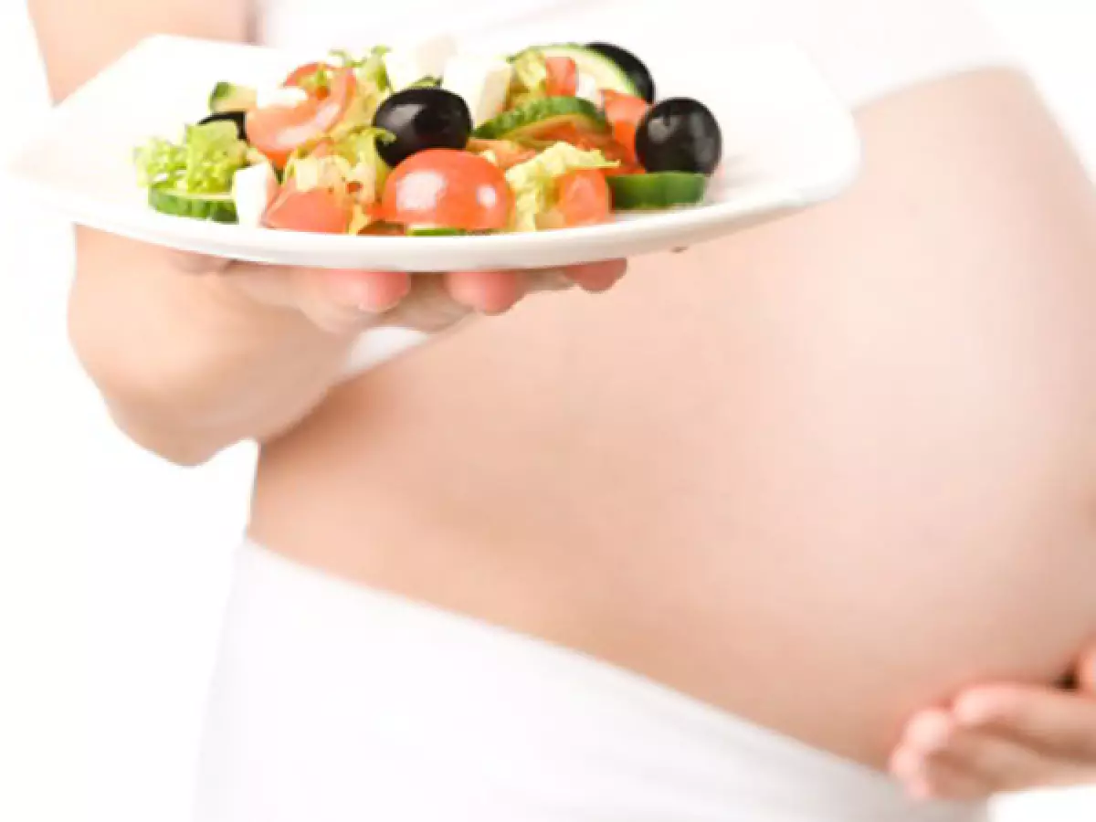 Khi mang thai không nên ăn gì?